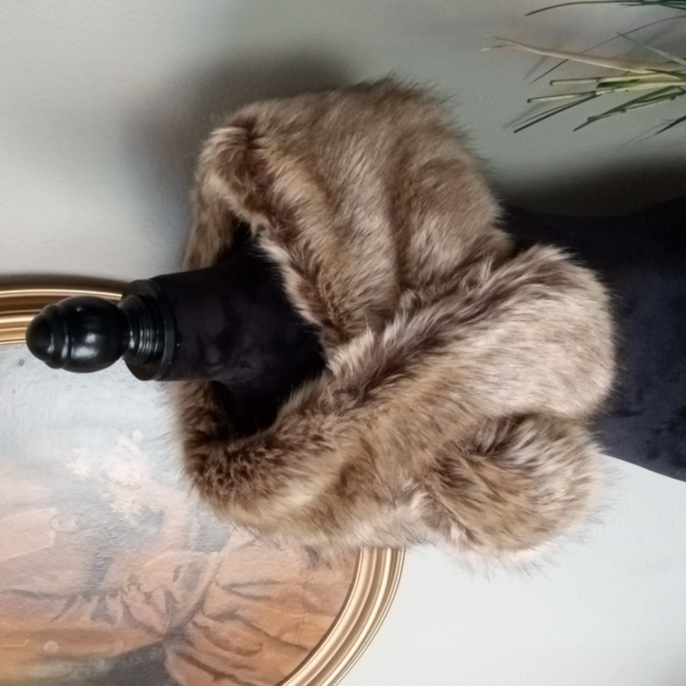 New! BABEYOND High Quality Synthetic Faux Fox Fur Wrap. Looks Like Real Fur!